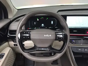 2025 Kia Carnival с пробегом 10 917 км