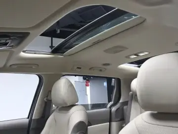 2025 Kia Carnival с пробегом 10 917 км