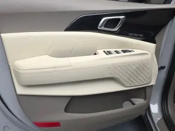 2025 Kia Carnival с пробегом 10 917 км