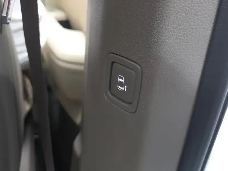 2025 Kia Carnival с пробегом 10 917 км