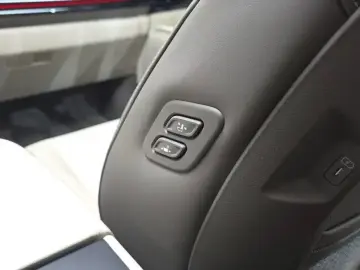 2025 Kia Carnival с пробегом 10 917 км