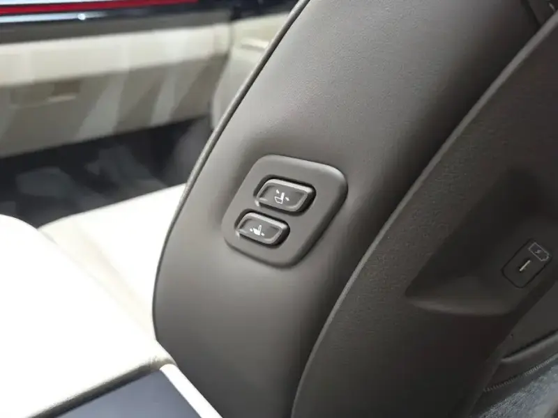 2025 Kia Carnival с пробегом 10 917 км