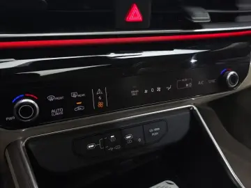 2025 Kia Carnival с пробегом 10 917 км