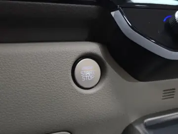 2025 Kia Carnival с пробегом 10 917 км