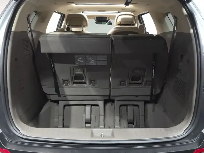 2025 Kia Carnival с пробегом 10 917 км