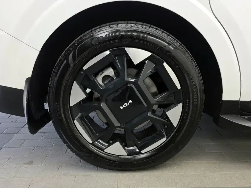 2025 Kia Carnival с пробегом 14 751 км