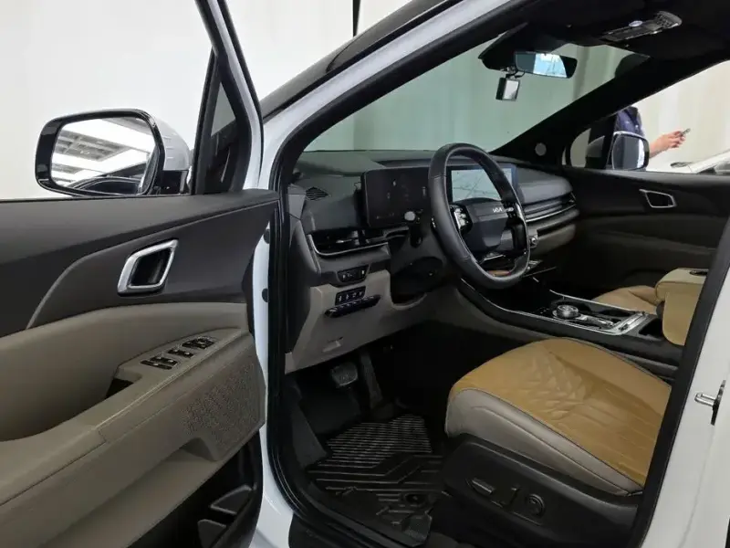 2025 Kia Carnival с пробегом 14 751 км