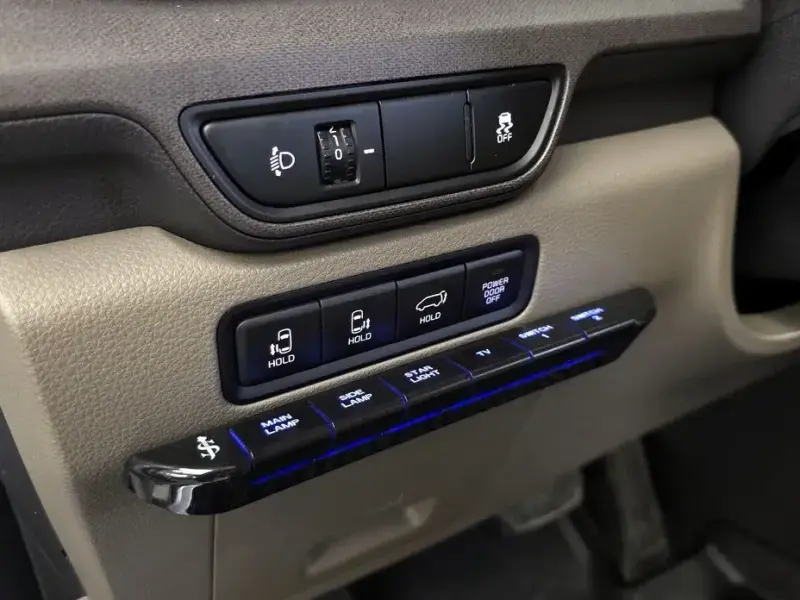 2025 Kia Carnival с пробегом 14 751 км