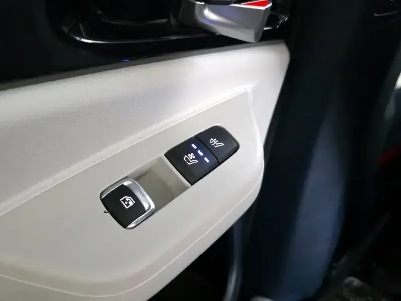 2024 Kia Carnival с пробегом 24 660 км