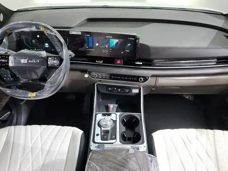 2025 Kia Carnival с пробегом 179 км
