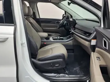 2024 Kia Carnival с пробегом 49 205 км