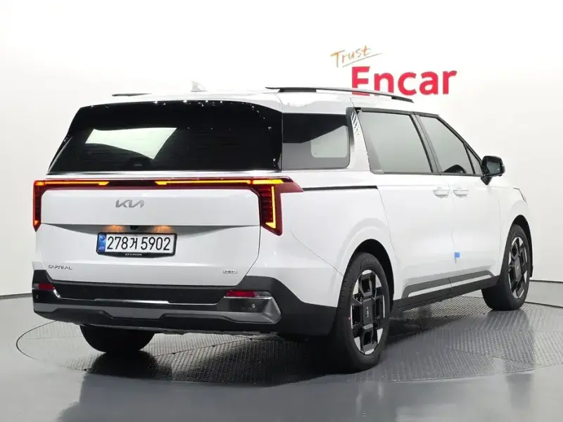 2026 Kia Carnival с пробегом 776 км