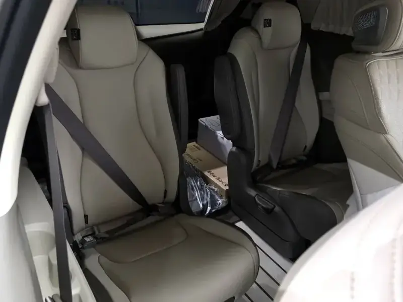2026 Kia Carnival с пробегом 776 км