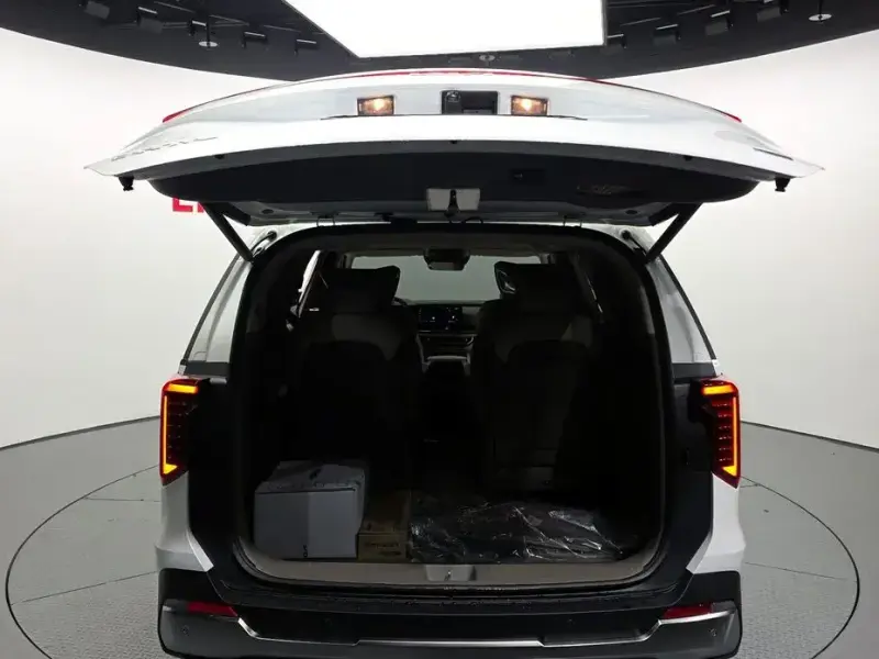 2026 Kia Carnival с пробегом 776 км