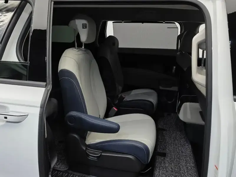 2024 Kia Carnival с пробегом 19 087 км