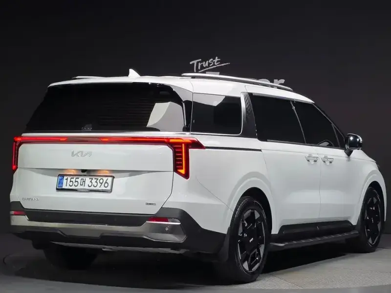 2025 Kia Carnival с пробегом 12 731 км