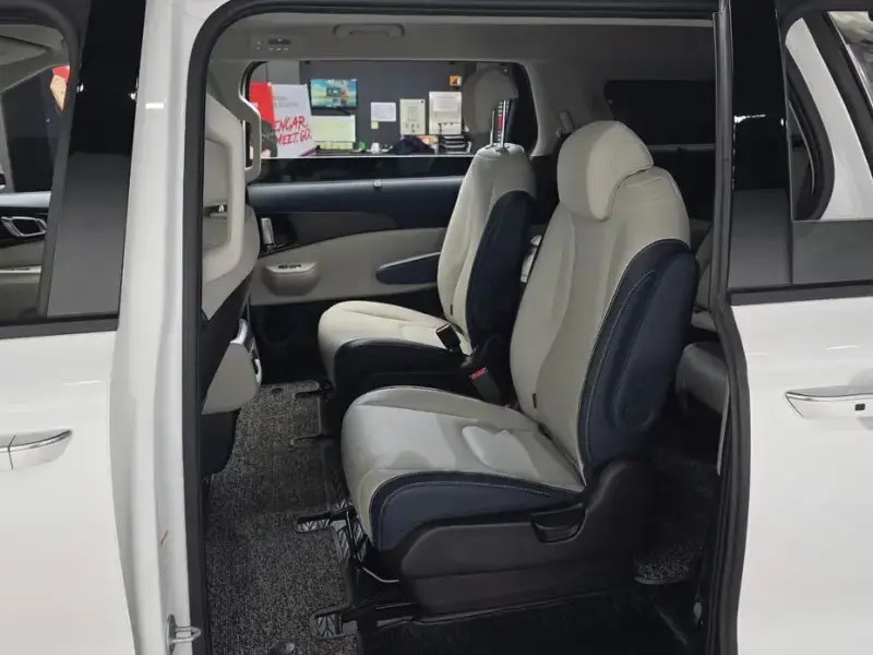 2024 Kia Carnival с пробегом 19 087 км