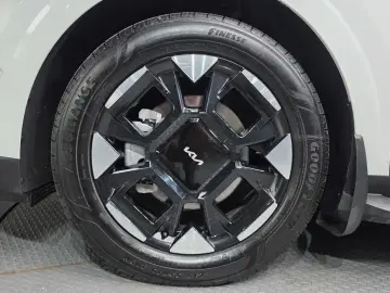 2025 Kia Carnival с пробегом 12 731 км