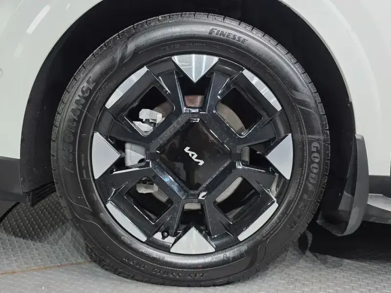 2025 Kia Carnival с пробегом 12 731 км