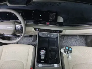 2025 Kia Carnival с пробегом 12 731 км
