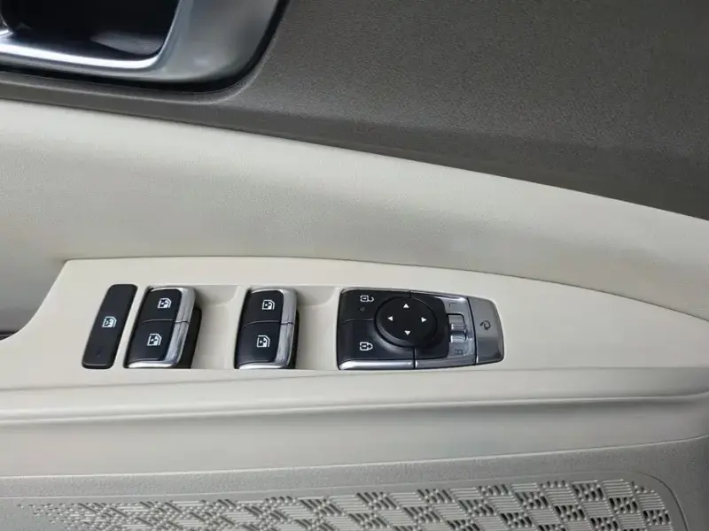 2025 Kia Carnival с пробегом 12 731 км