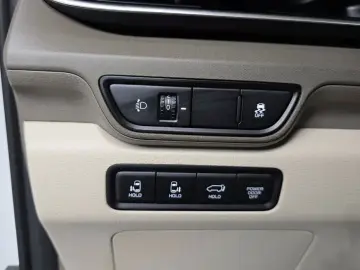 2025 Kia Carnival с пробегом 12 731 км