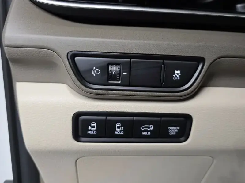 2025 Kia Carnival с пробегом 12 731 км