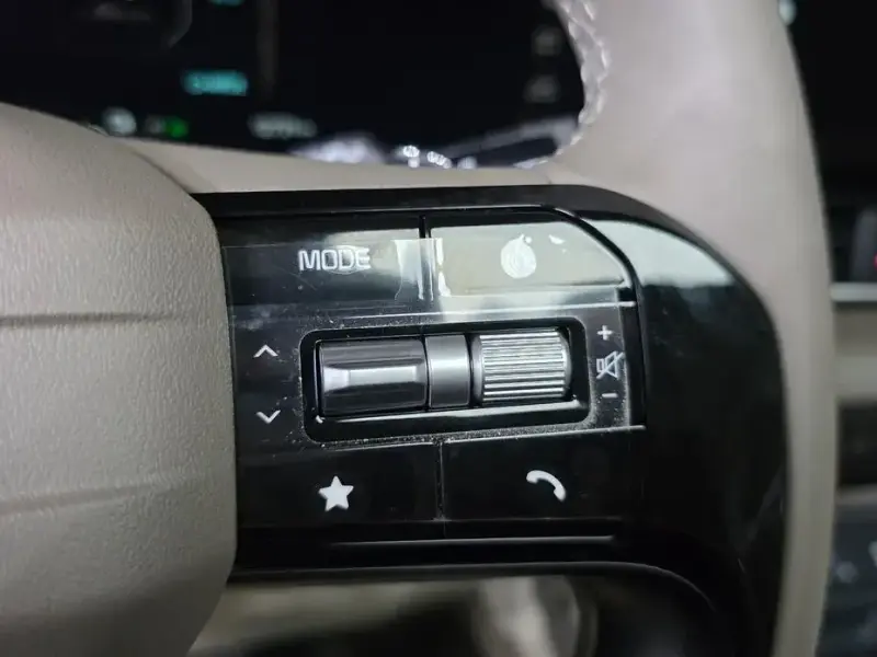 2025 Kia Carnival с пробегом 12 731 км
