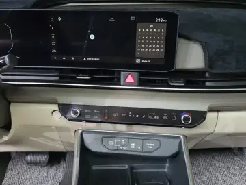 2025 Kia Carnival с пробегом 12 731 км