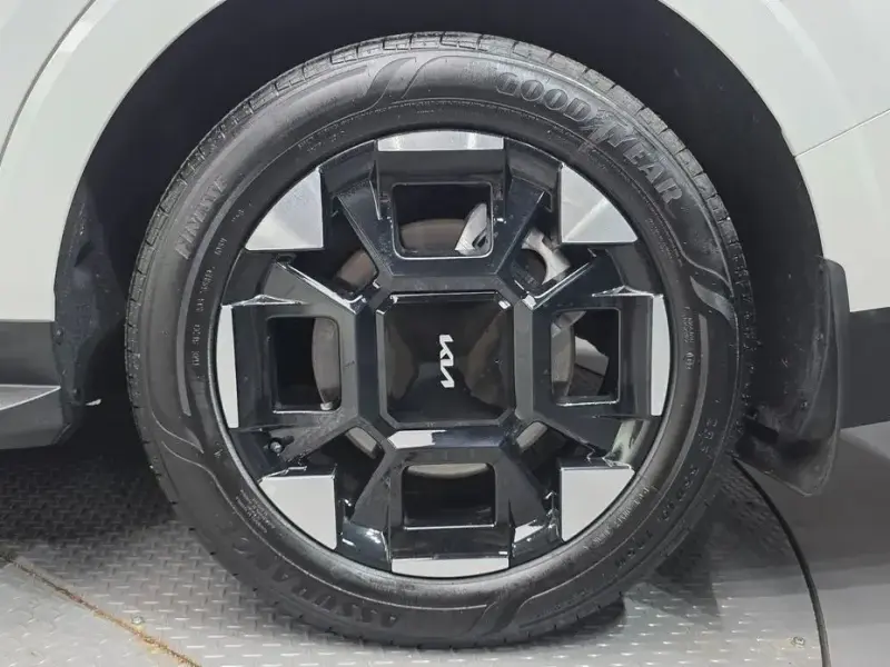 2025 Kia Carnival с пробегом 12 731 км