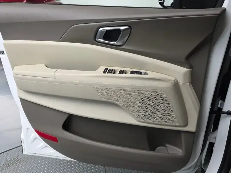2025 Kia Carnival с пробегом 12 731 км