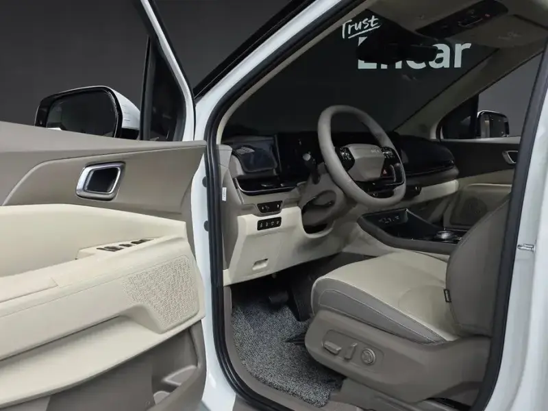 2025 Kia Carnival с пробегом 12 731 км