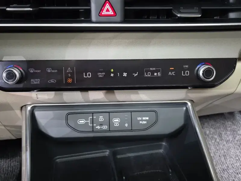 2025 Kia Carnival с пробегом 12 731 км