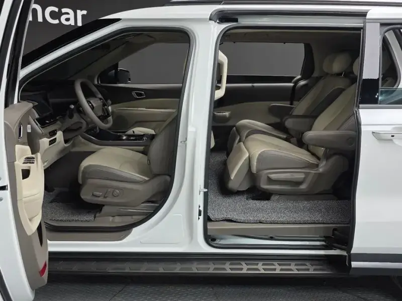 2025 Kia Carnival с пробегом 12 731 км