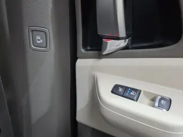 2025 Kia Carnival с пробегом 12 731 км