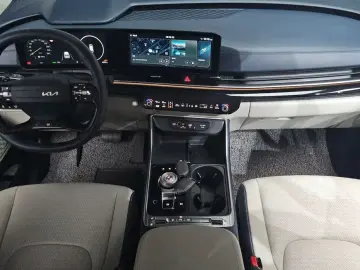 2025 Kia Carnival с пробегом 5 884 км