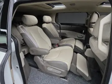 2025 Kia Carnival с пробегом 12 731 км