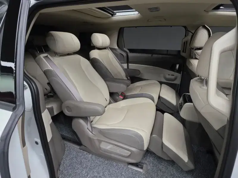 2025 Kia Carnival с пробегом 12 731 км