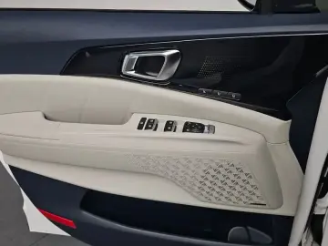 2025 Kia Carnival с пробегом 5 884 км