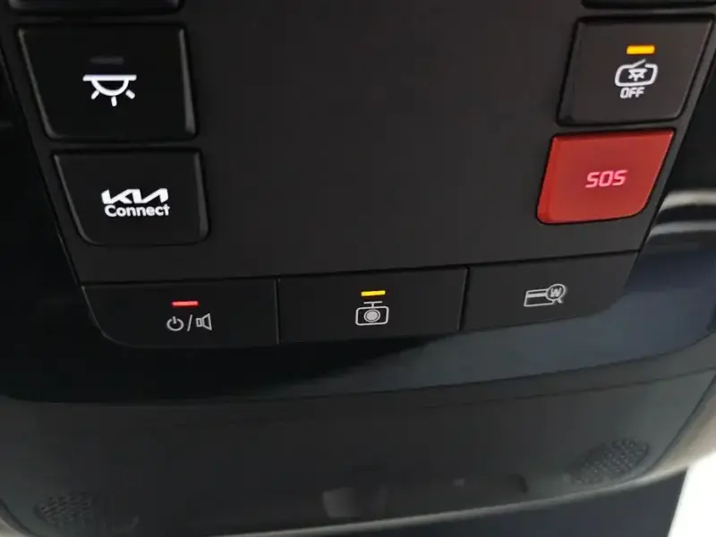 2025 Kia Carnival с пробегом 5 884 км
