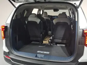 2025 Kia Carnival с пробегом 5 884 км