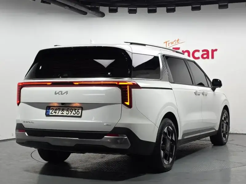 2024 Kia Carnival с пробегом 37 443 км