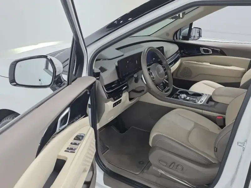 2024 Kia Carnival с пробегом 37 443 км