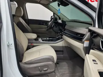 2024 Kia Carnival с пробегом 35 170 км