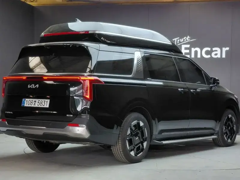 2025 Kia Carnival с пробегом 9 275 км