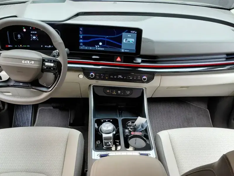 2025 Kia Carnival с пробегом 9 275 км