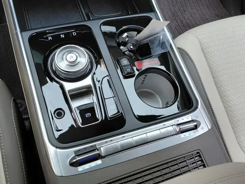2025 Kia Carnival с пробегом 9 275 км