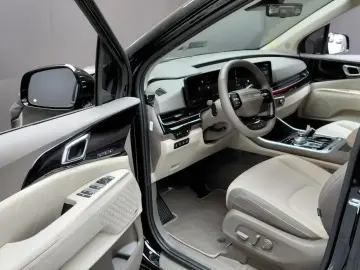 2025 Kia Carnival с пробегом 9 275 км