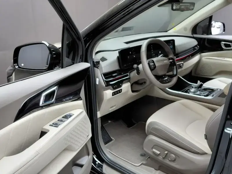 2025 Kia Carnival с пробегом 9 275 км