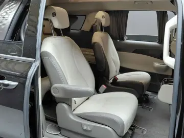 2025 Kia Carnival с пробегом 9 275 км